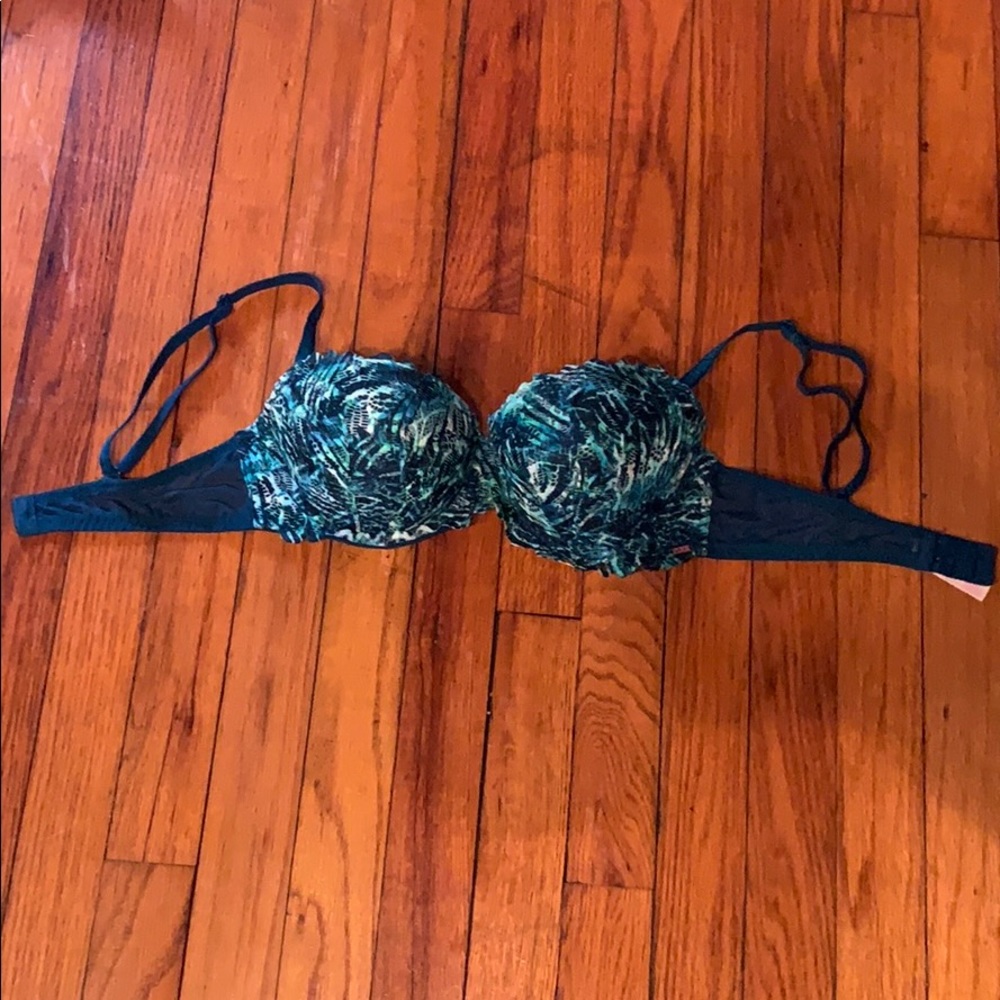 PINK Low cut push-up bra